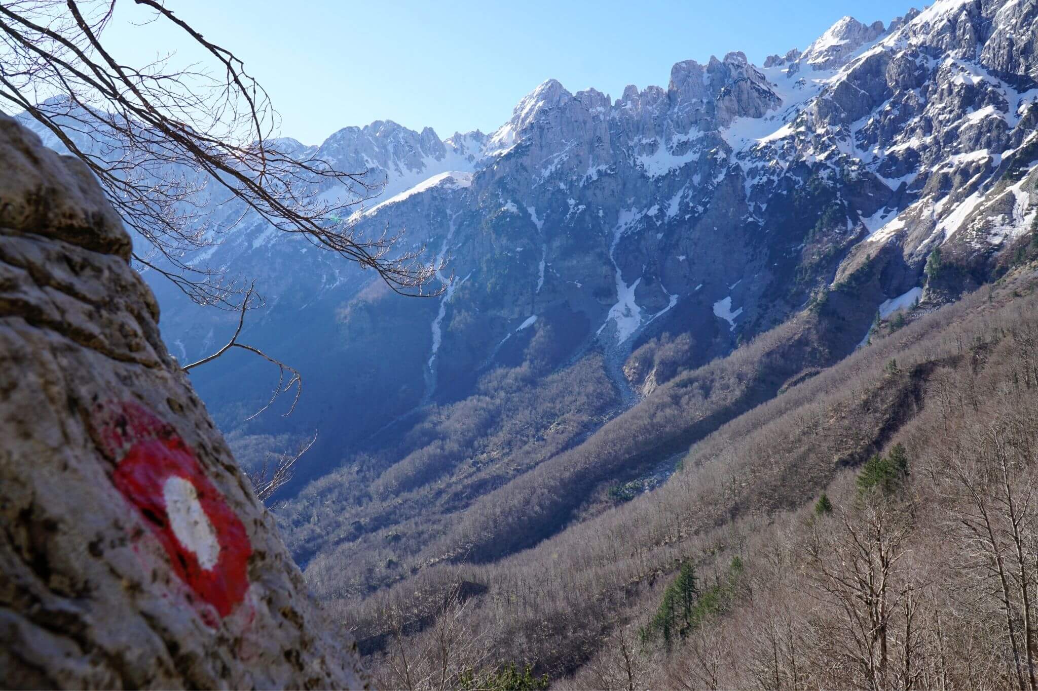 Hiking trail markers for Valbona to Theth hike